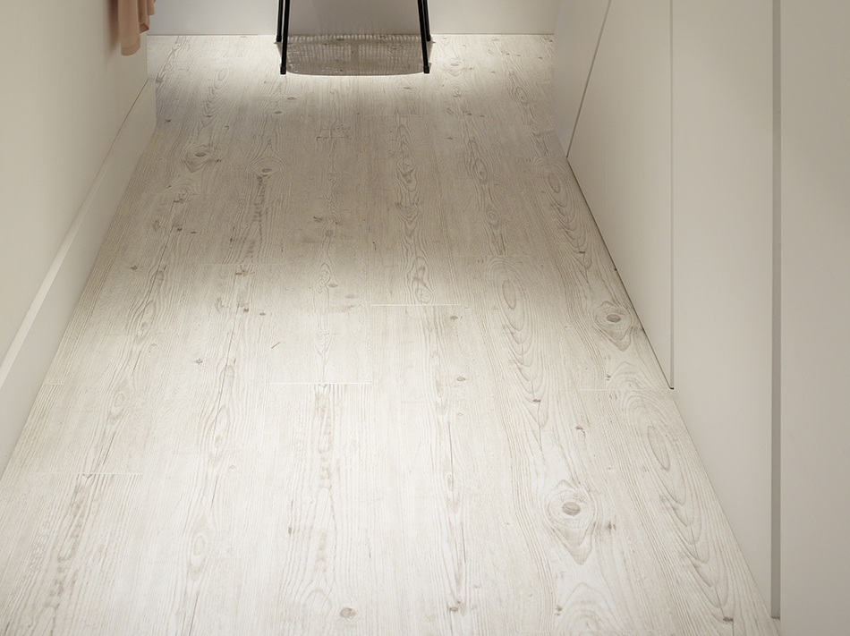 Baelea Luxe Aqua White Pine 8mm Laminate Flooring